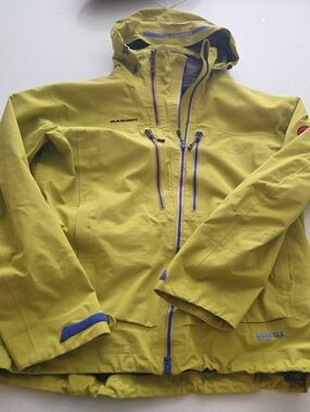 Mammut Men's Chartreuse Hooded GORE-TEX Shell Jacket